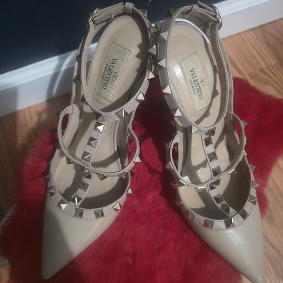 Valentino Women's Beige Heels with Gold Studs - Picture 9 of 11